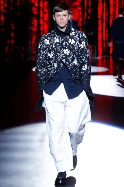 Look 3